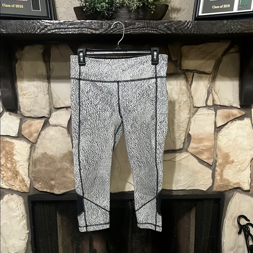 Black and White Patterned Leggings
